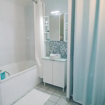 T2 Avec Garage Et Piscine A - Fr-1-338-484